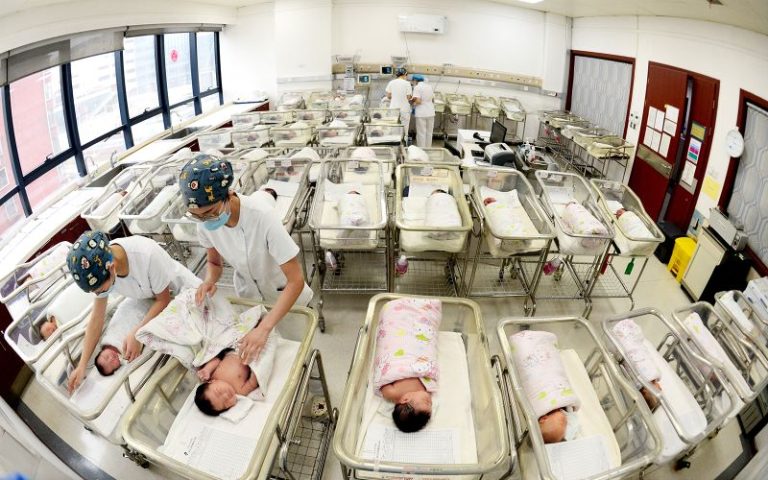 China to make all hospitals offer epidurals to incentivize childbirth